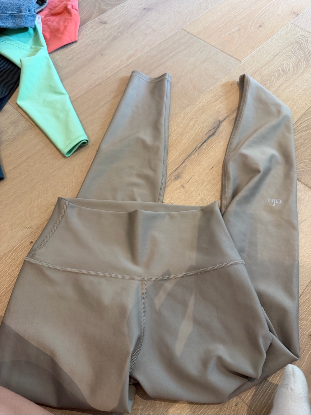 ALO Yoga High-Waist Leggings in Taupe